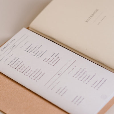 Boek voor moeders om herinneringen in om te schrijven over het moederschap van Nona.
