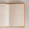 Boek voor moeders om herinneringen in om te schrijven over het moederschap van Nona.