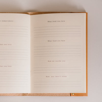 Boek voor moeders om herinneringen in om te schrijven over het moederschap van Nona.