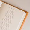 Boek voor moeders om herinneringen in om te schrijven over het moederschap van Nona.