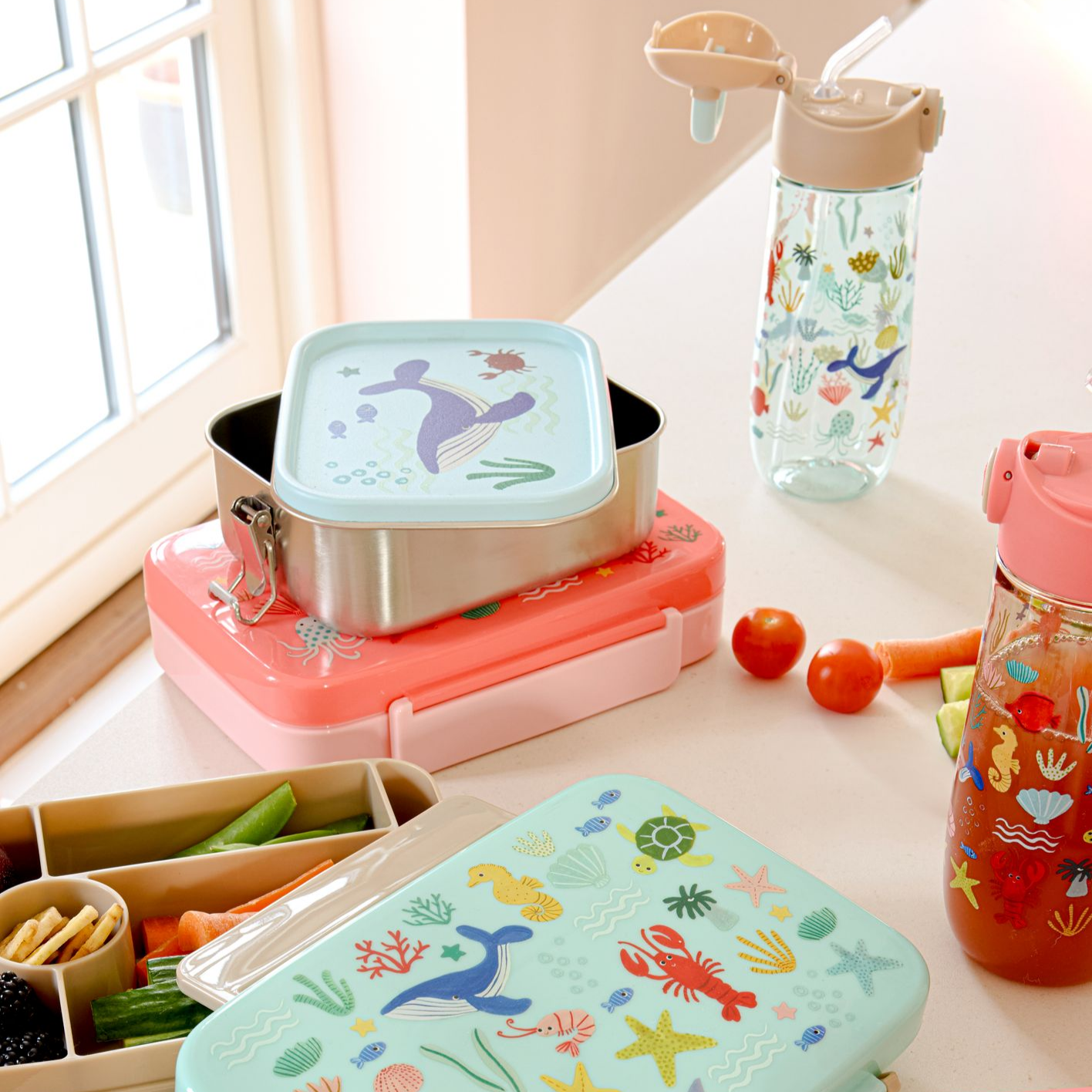 Lunchtrommel op tafel van ricebyrice