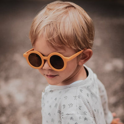 Gouden zonnebril voor kinderen met UV bescherming van het merk Grench & Co.