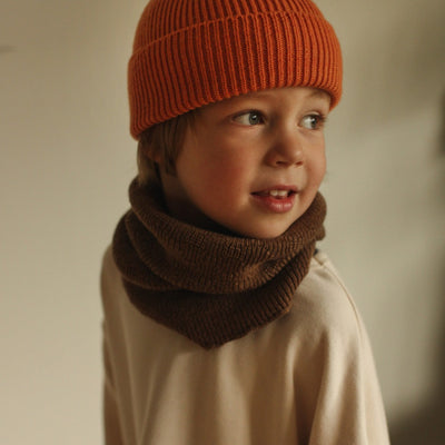 Rondgebreide bruine sjaal voor baby's / kids van HVID lifestyle 1.