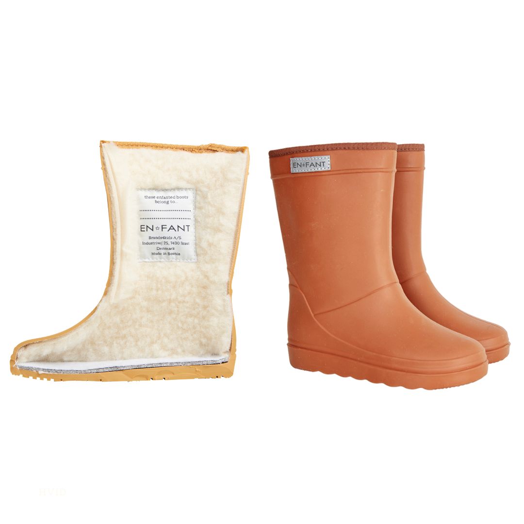 De thermoboots zijn gevoerd met wol aan de binnenzijde. De regenlaarzen zijn van ENFANT en oranje van kleur binnenzijde.