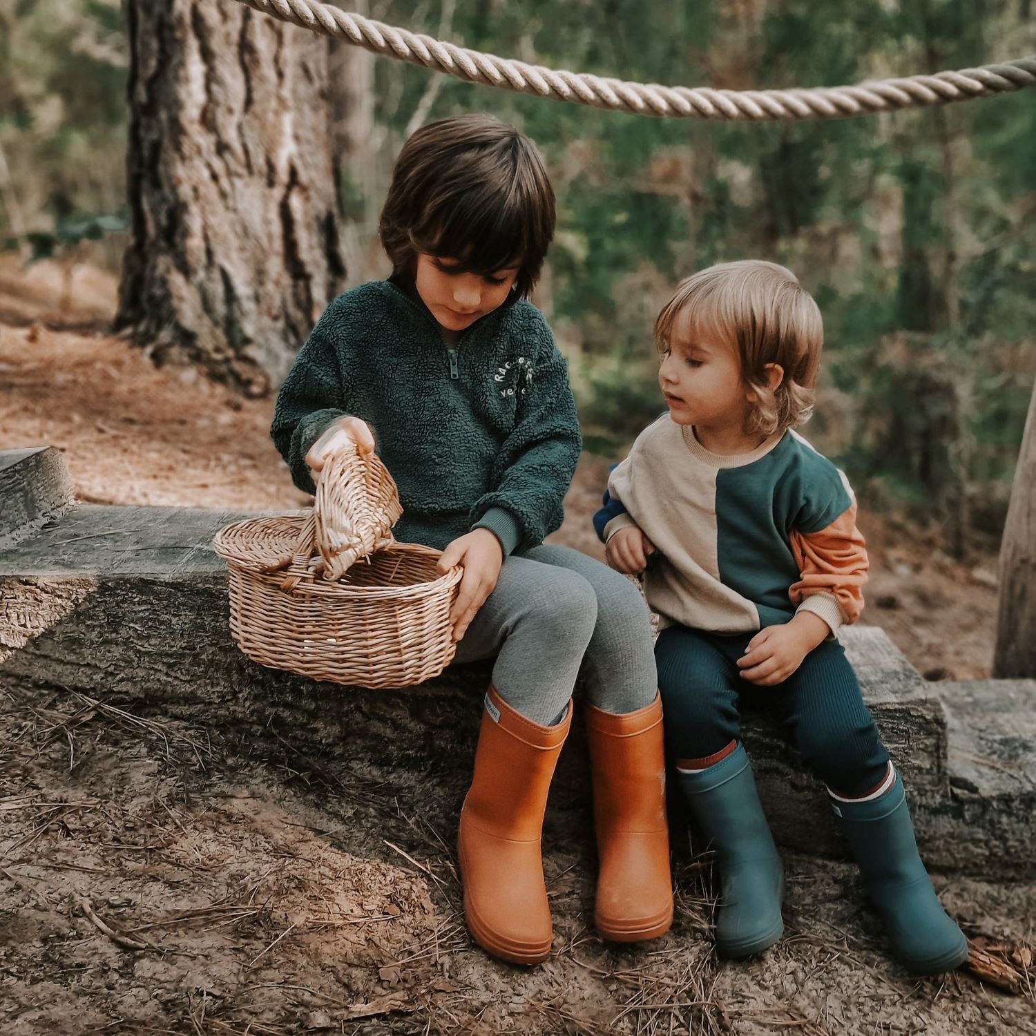 De thermoboots zijn gevoerd met wol aan de binnenzijde. De regenlaarzen zijn van ENFANT en oranje van kleur lifestyle 2.