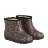 De thermoboots zijn gevoerd met wol aan de binnenzijde. De regenlaarzen zijn van ENFANT en leopard van kleur.