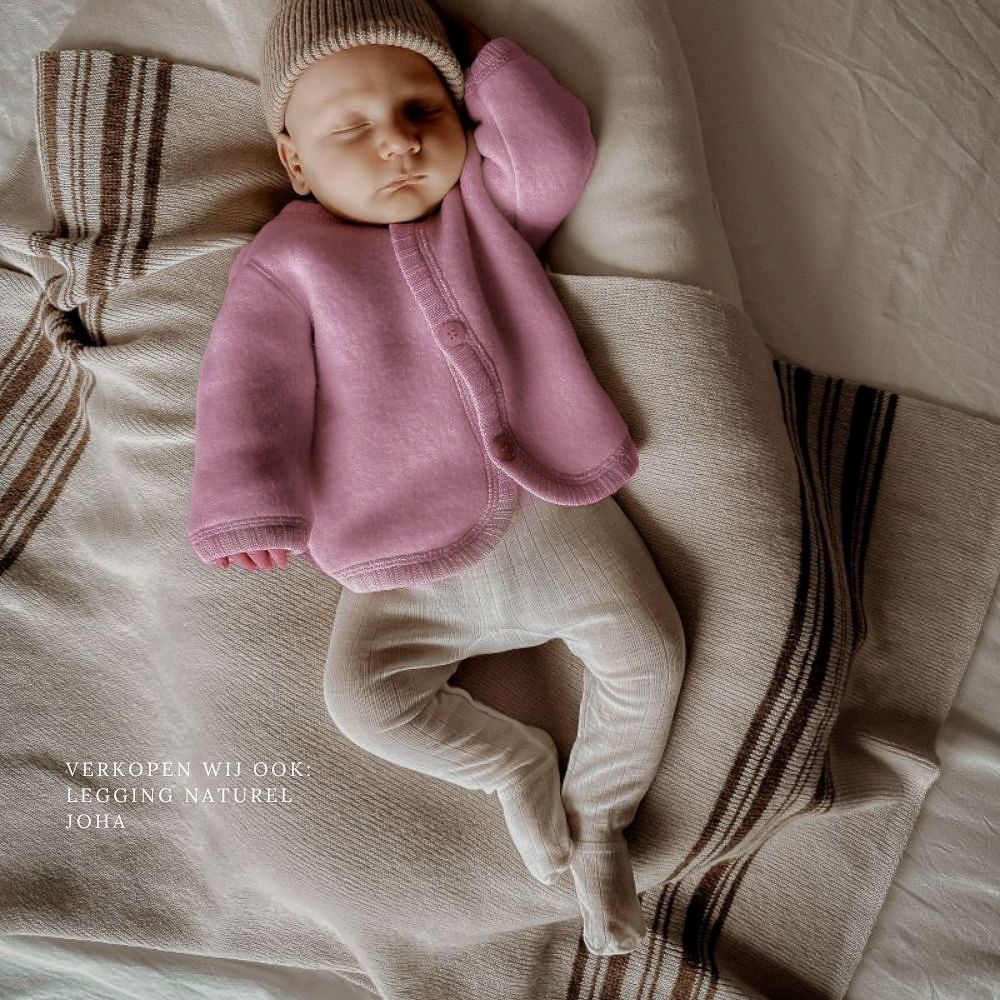 Baby met Vest wolfleece rose Joha aan