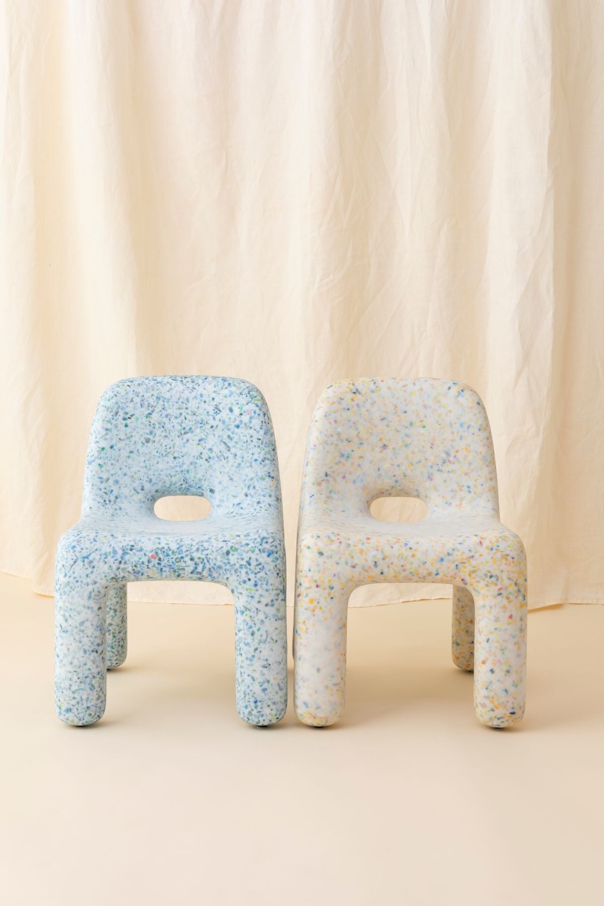 voorzijde twee stoelen