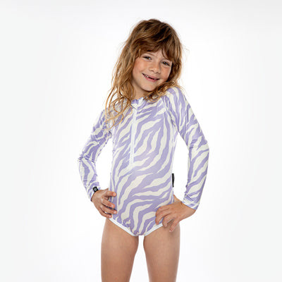UV zwempak voor een meisje met lange mouw en een patroon erop