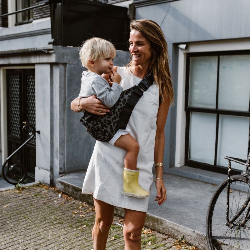 Kinder draagzak grey leopard - Charly's