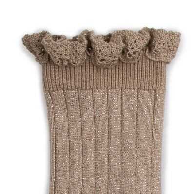 Taupe sokken voor kinderen met een sierlijk randje van het merk collegien