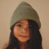 Groene beanie gebreid voor kids van HVID.