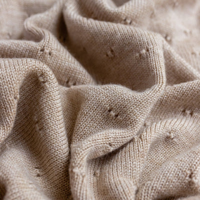 Gebreide deken voor baby's / kids in Sand van HVID.