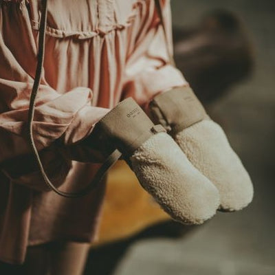 Wollen handschoenen in combinatie met leer voor kinderen van het merk Donsje.