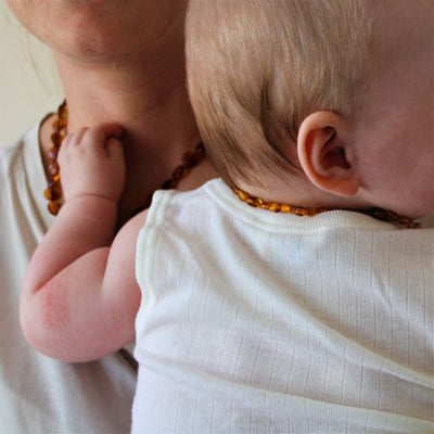 Romper zonder mouwen voor baby's in de kleur naturel van het merk Joha.