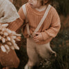 Gebreide broek met bretels voor kinderen in de kleur oath van Yuki.