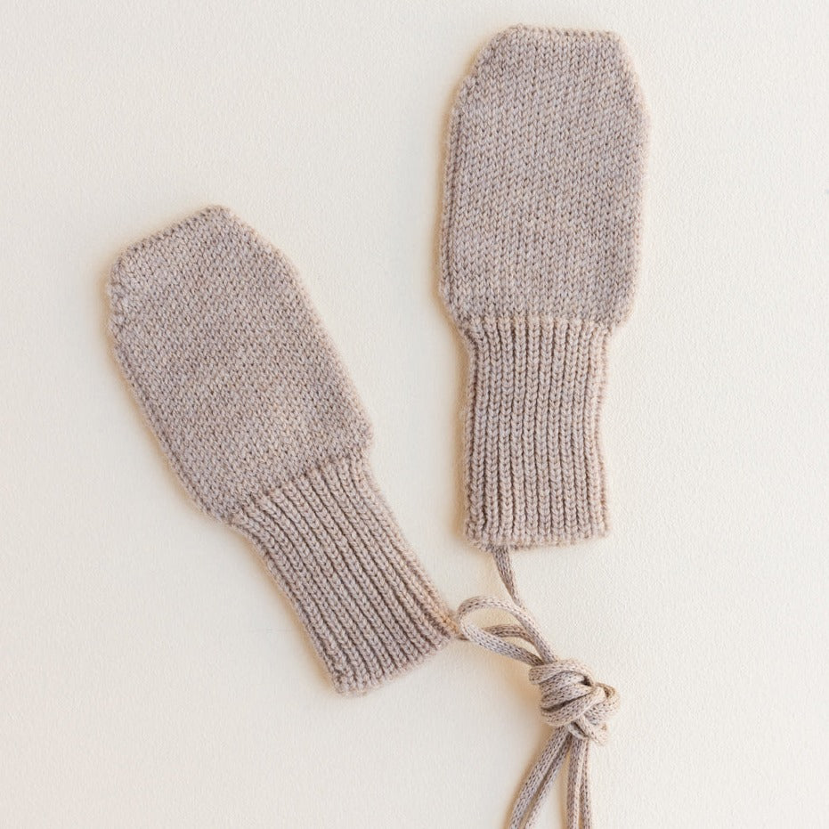 Gebreide handschoenen voor baby's / kinderen in de kleur Sand van HVID.