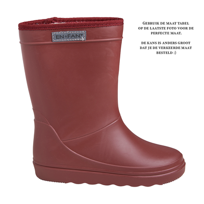 De thermoboots zijn gevoerd met wol aan de binnenzijde. De regenlaarzen zijn van ENFANT en rood van kleur.