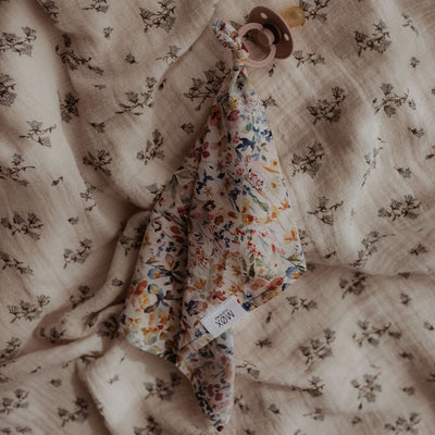 Speendoek gemaakt van Liberty Londen stof met floral print voor baby's.