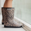 De thermoboots zijn gevoerd met wol aan de binnenzijde. De regenlaarzen zijn van ENFANT en Leopard print van kleur.