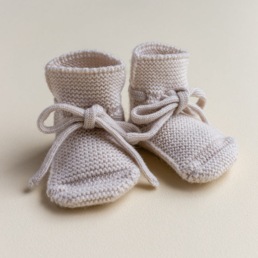 Gebreide booties voor baby's in de kleur Off white van HVID.