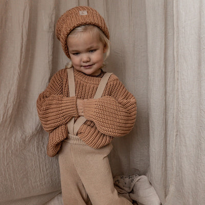 Gebreide broek met bretels voor kinderen in de kleur oath van Yuki.