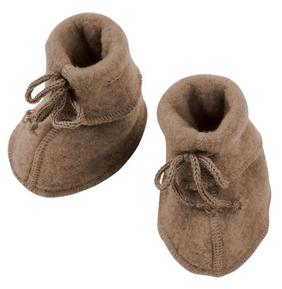Slofjes gemaakt van wol in de kleur bruin voor baby's van het merk Engel Natur.